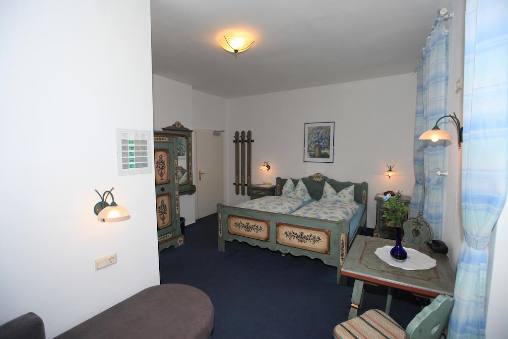 Hotel Zur Post Mulheim an der Mosel Habitación foto